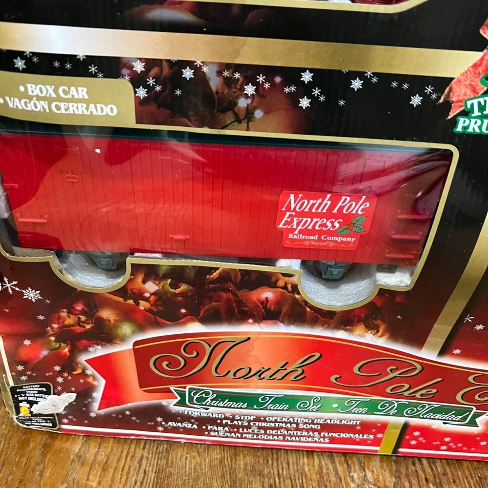 Eztec North Pole Express Christmas Train Set 27pc Battery Operated 15ft Track